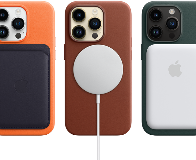 MagSafe-hoesjes voor iPhone&nbsp;14&nbsp;Pro in oranje, omber en bosgroen met MagSafe-accessoires: een kaarthouder, oplader en batterij.